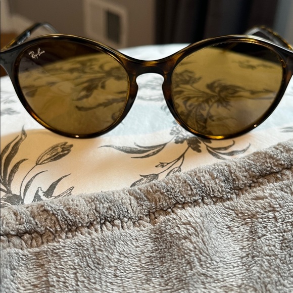 Ray-Ban Women's 4371 Tortoiseshell Frame Sunglasses - Picture 2 of 7